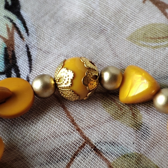 Butterscotch Faux Bakelite 1960's Interlocking Stretch Bracelet Gold Tone Lucite - Picture 4 of 5